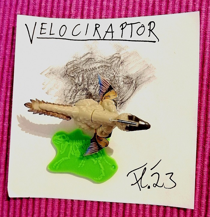 .... Nach der Entdeckung und Ausgrabung seiner Gebeine wird der Raptor wieder lebendig und läuft über seine Ausgrabungsstätte.