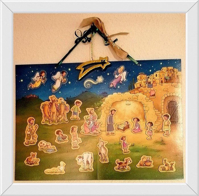 .... Die Drei Weisen sind eingetroffen, um das Kind zu ehren und zu beschenken  🤴🏽🤴🏻🤴🏿🎁🎁🎁   ( Foto von  meinem persönlichen magnetischen Krippenspiel....)